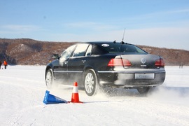 2011款大众辉腾冰雪试驾实拍
