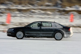 2011款大众辉腾冰雪试驾实拍