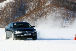 2011款大众辉腾冰雪试驾实拍