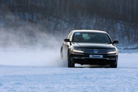 2011款大众辉腾冰雪试驾实拍
