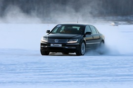 2011款大众辉腾冰雪试驾实拍