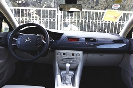 2012款东风雪铁龙C5试驾实拍