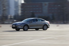 2012款东风雪铁龙C5试驾实拍