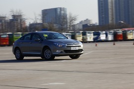 2012款东风雪铁龙C5试驾实拍