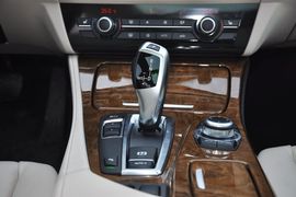 2012款宝马530i旅行版领先型