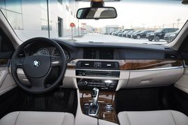 2012款宝马530i旅行版领先型