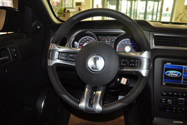 2012款福特野马Shelby