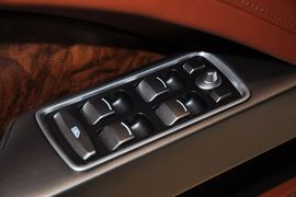 2010款阿斯顿马丁Rapide