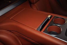 2010款阿斯顿马丁Rapide