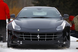 2012款法拉利FF冰雪试驾实拍