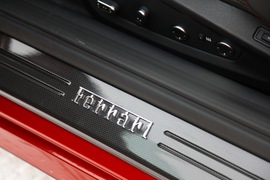 2012款法拉利FF冰雪试驾实拍