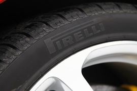 2012款法拉利FF冰雪试驾实拍