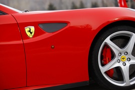 2012款法拉利FF冰雪试驾实拍