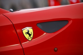 2012款法拉利FF冰雪试驾实拍