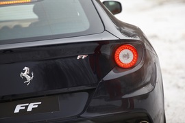 2012款法拉利FF冰雪试驾实拍