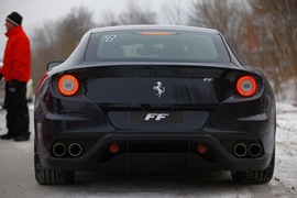 2012款法拉利FF冰雪试驾实拍