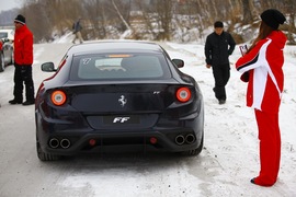 2012款法拉利FF冰雪试驾实拍