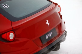 2012款法拉利FF冰雪试驾实拍