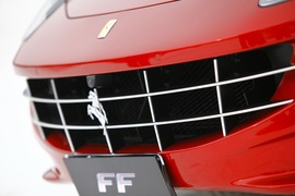 2012款法拉利FF冰雪试驾实拍