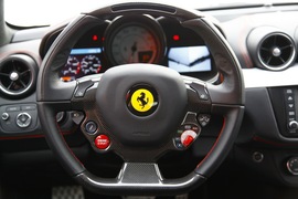 2012款法拉利FF冰雪试驾实拍