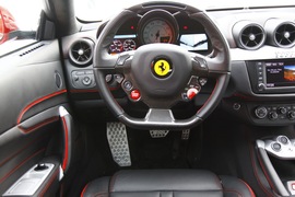 2012款法拉利FF冰雪试驾实拍