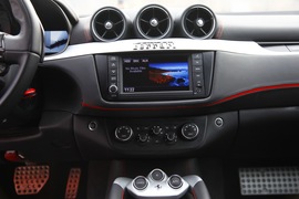 2012款法拉利FF冰雪试驾实拍