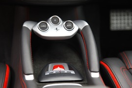 2012款法拉利FF冰雪试驾实拍