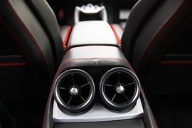 2012款法拉利FF冰雪试驾实拍