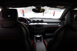 2012款法拉利FF冰雪试驾实拍