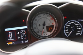 2012款法拉利FF冰雪试驾实拍