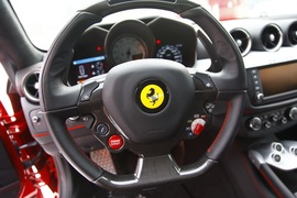 2012款法拉利FF冰雪试驾实拍