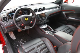 2012款法拉利FF冰雪试驾实拍