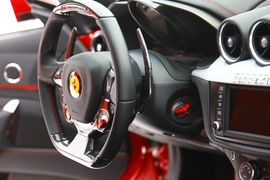 2012款法拉利FF冰雪试驾实拍