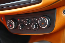 2012款法拉利FF冰雪试驾实拍