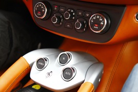 2012款法拉利FF冰雪试驾实拍