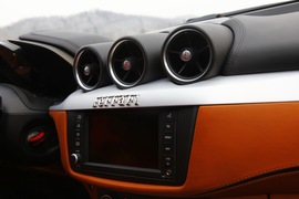 2012款法拉利FF冰雪试驾实拍