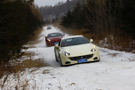 2012款法拉利FF冰雪试驾实拍