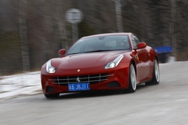 2012款法拉利FF冰雪试驾实拍