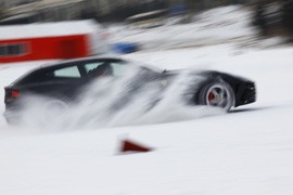 2012款法拉利FF冰雪试驾实拍