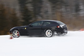 2012款法拉利FF冰雪试驾实拍