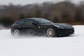 2012款法拉利FF冰雪试驾实拍