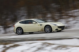 2012款法拉利FF冰雪试驾实拍