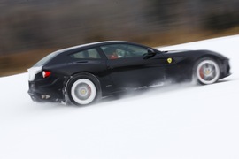 2012款法拉利FF冰雪试驾实拍