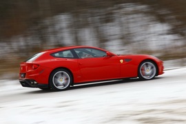 2012款法拉利FF冰雪试驾实拍