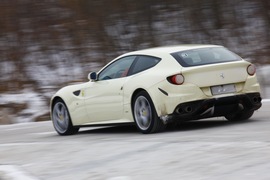 2012款法拉利FF冰雪试驾实拍