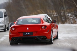 2012款法拉利FF冰雪试驾实拍