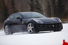 2012款法拉利FF冰雪试驾实拍