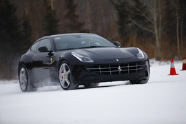 2012款法拉利FF冰雪试驾实拍