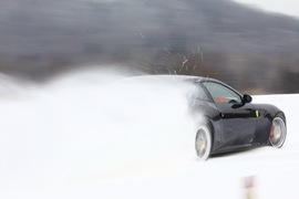 2012款法拉利FF冰雪试驾实拍