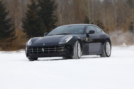 2012款法拉利FF冰雪试驾实拍